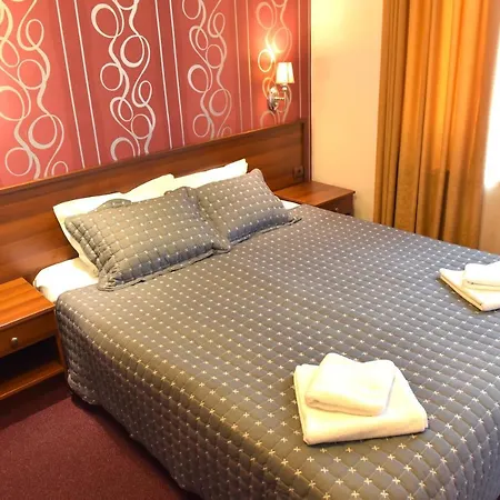 Rothmans-breakfast - Free Parking - Lobby