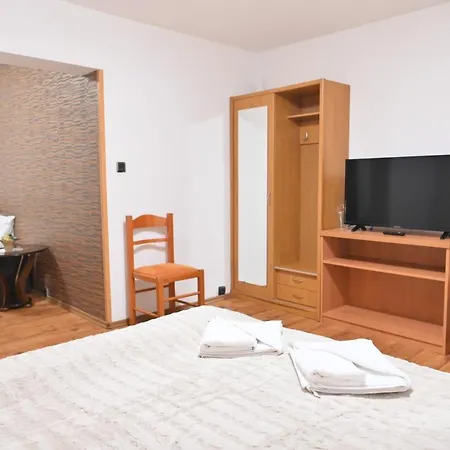 Rothmans-breakfast - Free Parking - Lobby