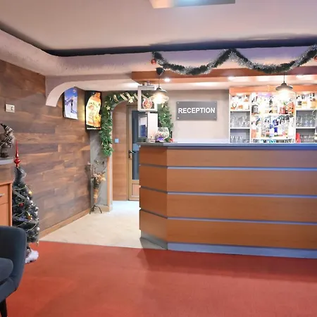 Rothmans-breakfast - Free Parking - Lobby