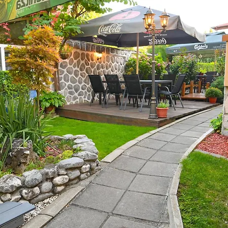 Rothmans-breakfast - Free Parking - Lobby