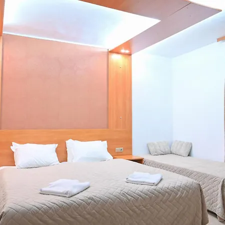 Rothmans-breakfast - Free Parking - Lobby Hotel