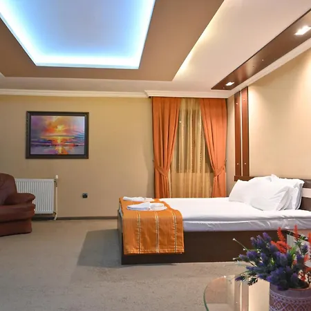 מלון Rothmans-breakfast - Free Parking - Lobby 3*