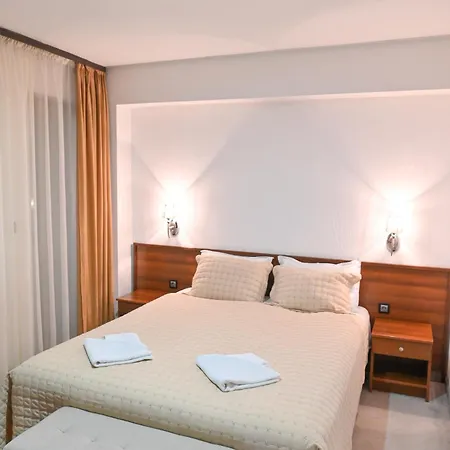 Rothmans-breakfast - Free Parking - Lobby Hotel