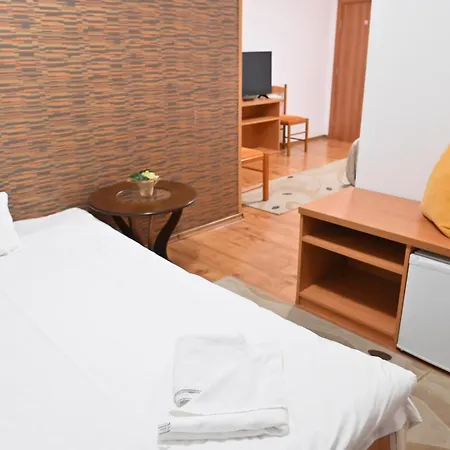 Rothmans-breakfast - Free Parking - Lobby Hotel