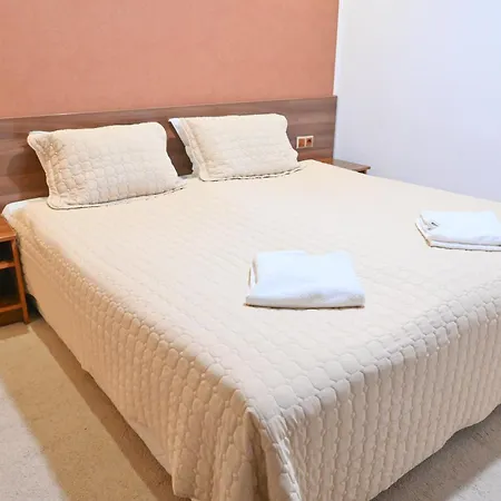 Rothmans-breakfast - Free Parking - Lobby Hotel 3*
